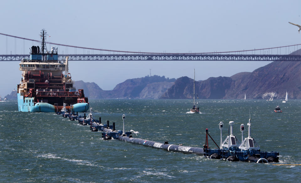 La barrera para atrapar la basura de The Ocean Cleanup  (Photo by Ray Chavez/Digital First Media/East Bay Times via Getty Images)