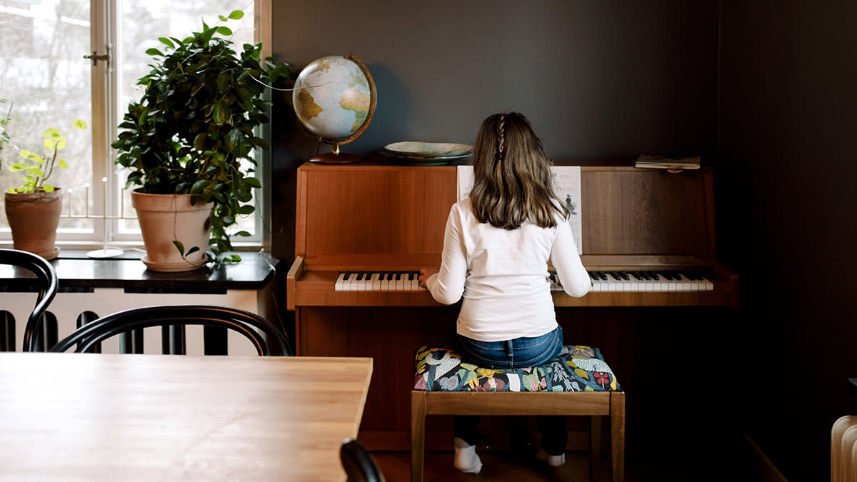  Girl playing piano at home 