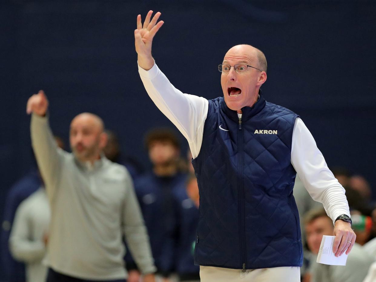 Akron Zips men's basketball coach John Groce calls plays from the bench against South Dakota State early in the 2022-23 season.