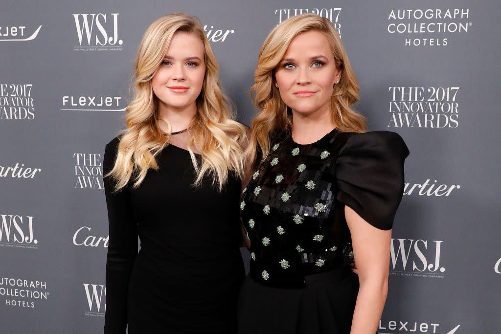 Mother and daughter or sisters? Pictured on November 1, 2017 in New York (Getty)