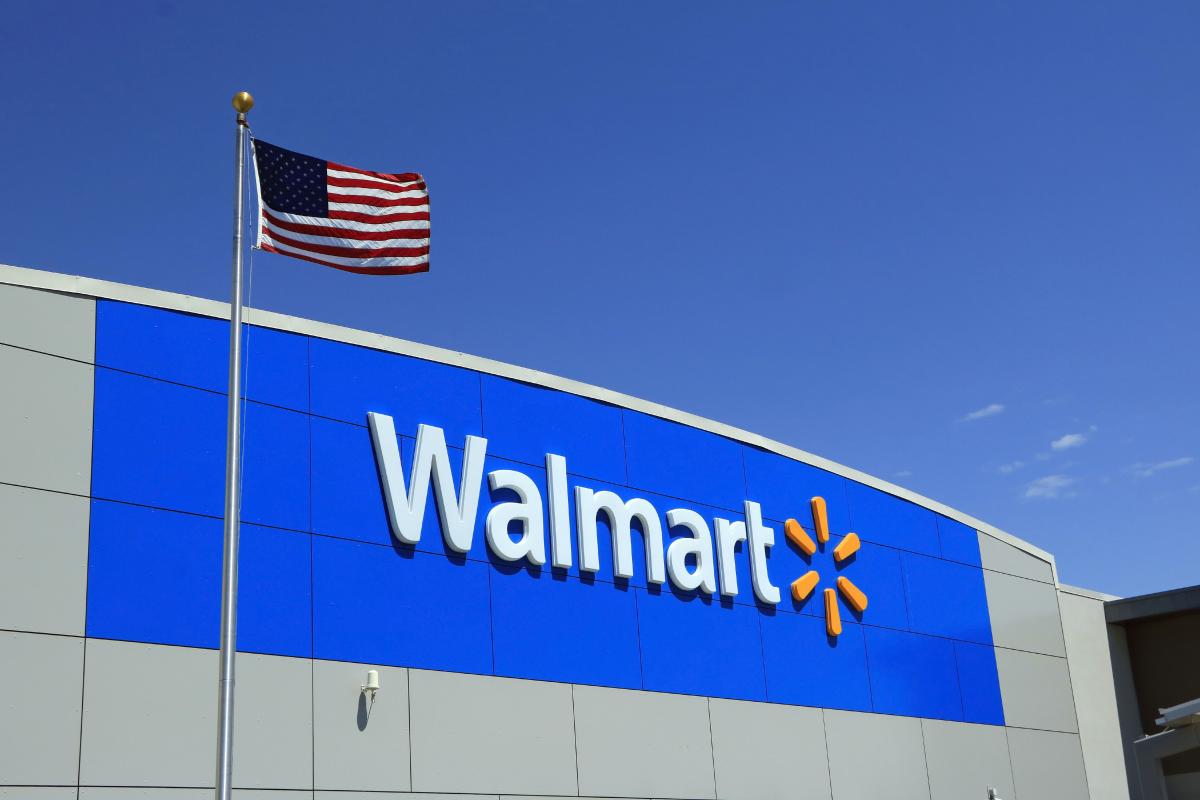 Walmart offers to fully cover employees' college tuition and books