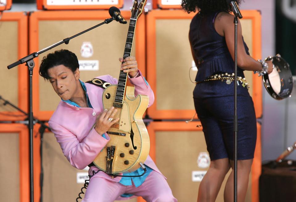 NEW YORK - JUNE 16:  Singer Prince performs on ABC's Good Morning America Concert Series in Bryant Park on June 16, 2006 in New York City.  (Photo by Peter Kramer/Getty Images)