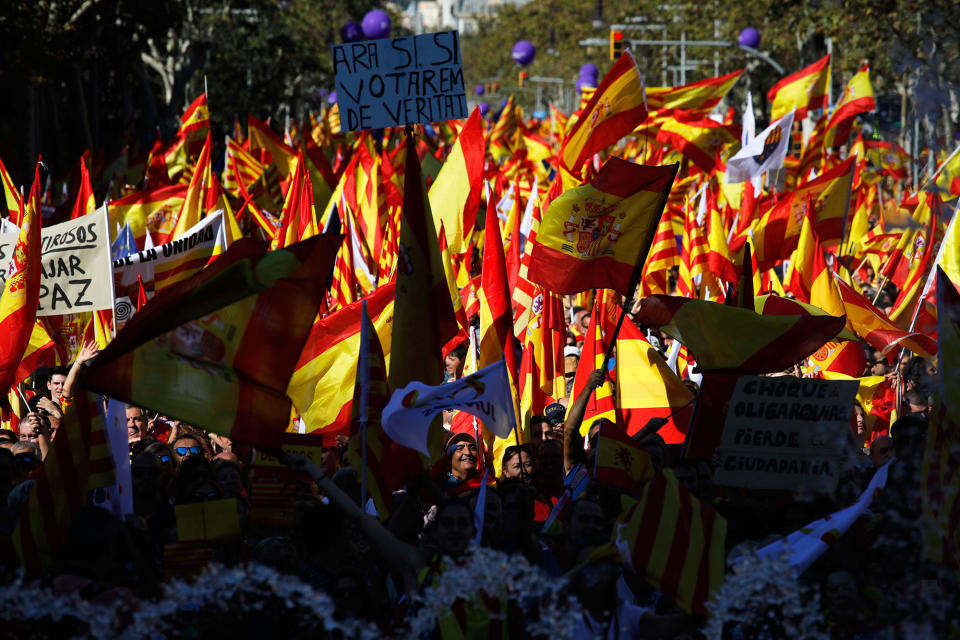 Spanish-unity supporters demonstrate in Barcelona