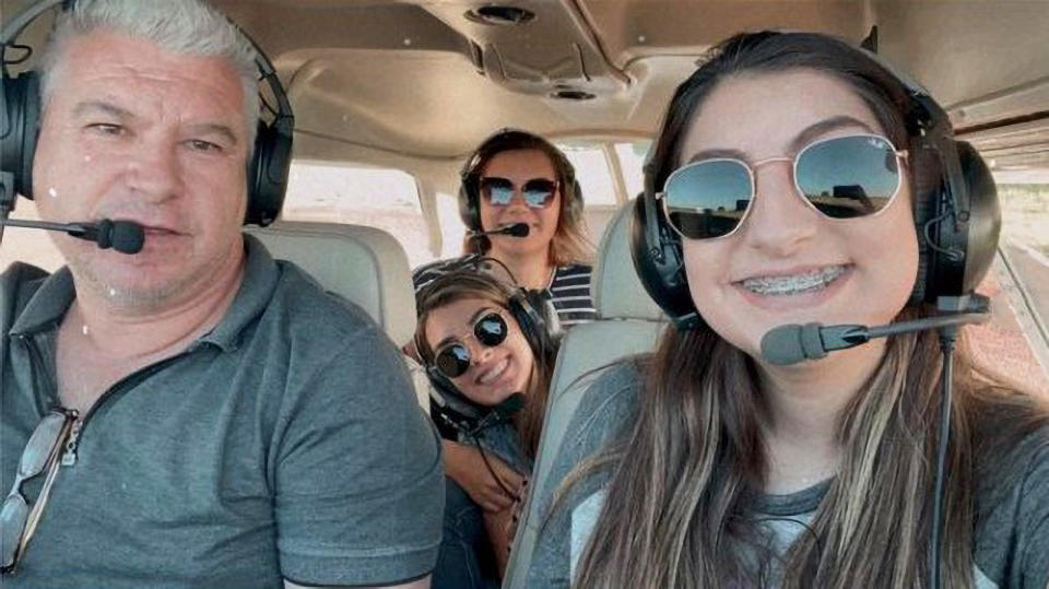 Valdecy Cruzeiro, Luciana Brito Cruzeiro, Beatriz Brito Cruzeiro and Julia Brito Cruzeiro pictured on a plane.