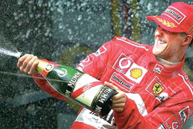 La acostumbrada imagen vencedora de Michael Schumacher; siempre que ganó la fecha inaugural, luego salió campeón