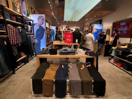 A Saudi customer bargains with an American jeans brand shopkeeper in the Mall of Dhahran, Saudi Arabia, December 17, 2018. REUTERS/Hamad I Mohammed