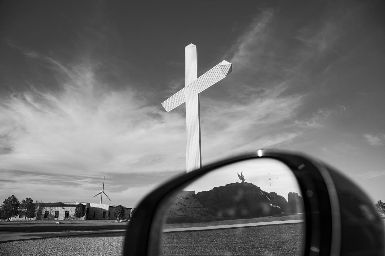 Una gran cruz en Groom, Texas, el 11 de abril de 2022. (Damon Winter/The New York Times)
