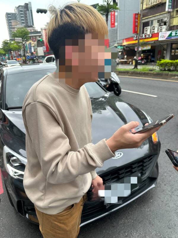 男子向友人借車不還  新北警逮侵占現行犯送辦 新北市22歲邱姓男子16日向友人借車，2人約好17日 還車，邱男藉故不還，林男20日報警，保安大隊在三 重區巡邏見邱男駕車，立即攔車盤查，警訊後依侵占 現行犯將邱男送辦。 （翻攝照片） 中央社記者楊侃儒傳真  113年4月25日 