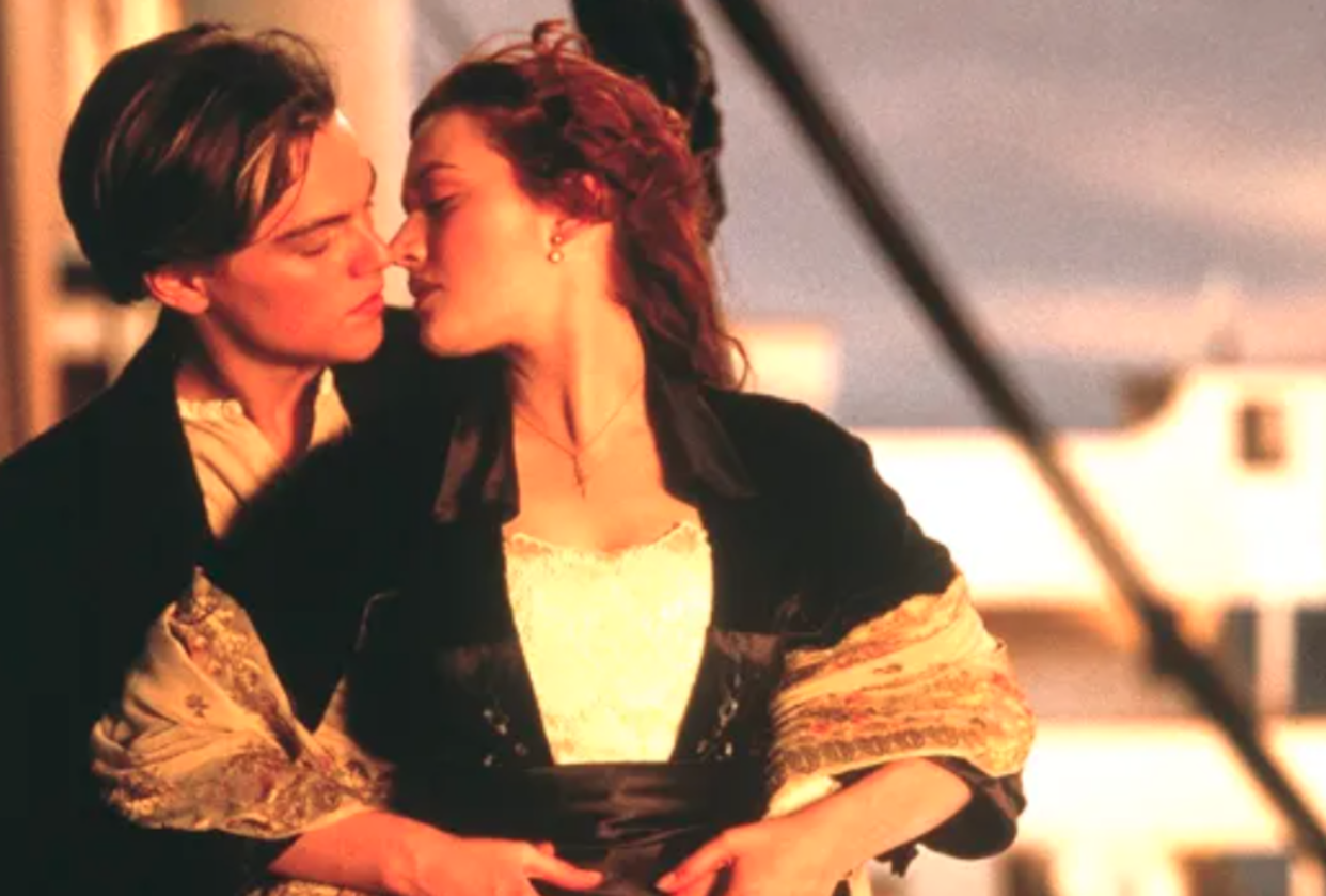 Leo Dicaprio and Kate Winslet kiss in Titanic 