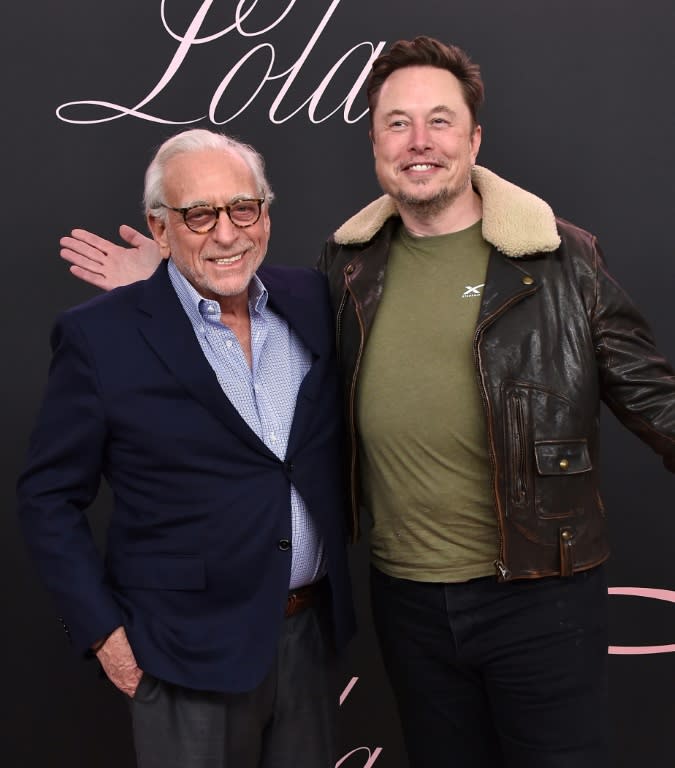 Les milliardaires Nelson Peltz et Elon Musk à l'avant-première de "Lola" à Los Angeles, le 3 février 2024 (LISA O'CONNOR)