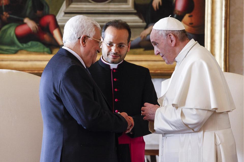 Pope Francis meets with Palestinian President Mahmoud Abbas during a private audience at the Vatican, Saturday, Jan. 14, 2017. (Giuseppe Lami/ANSA pool via AP)