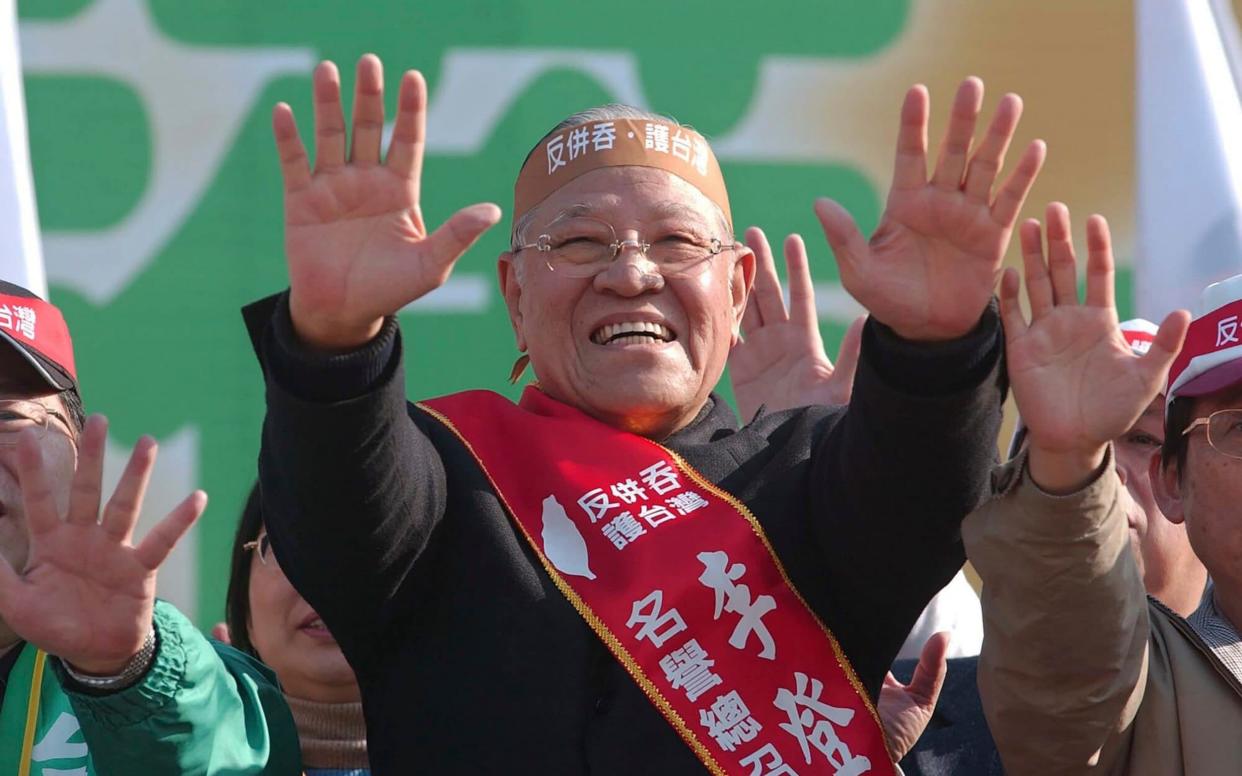 Lee Teng-hui at a rally in 2005 giving a symbolic ‘push away’ to Beijing’s plans to pass anti-secession legislation - Wally Santana/AP