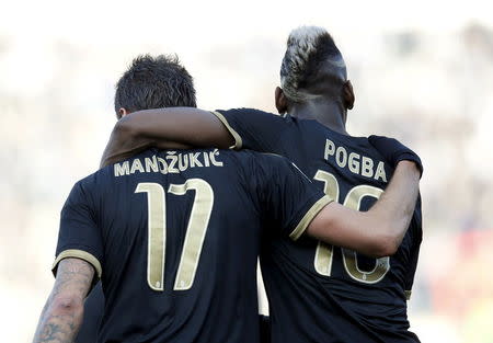 Football Soccer - Carpi v Juventus - Braglia stadium, Modena, Italy- 20/12/15 - Juventus' Mario Mandzukic celebrates with his team mate Paul Pogba after scoring a goal. REUTERS/Alessandro Garofalo