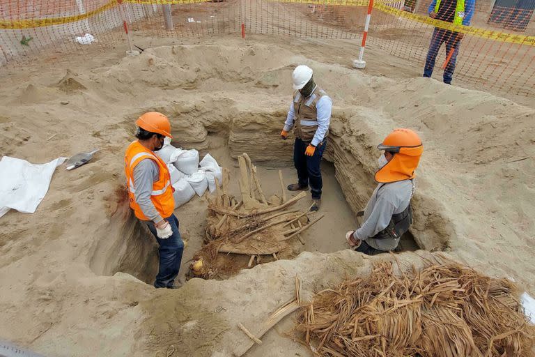 En 2018, la misma empresa de distribución de gas natural halló 30 fardos en dos cámaras funerarias