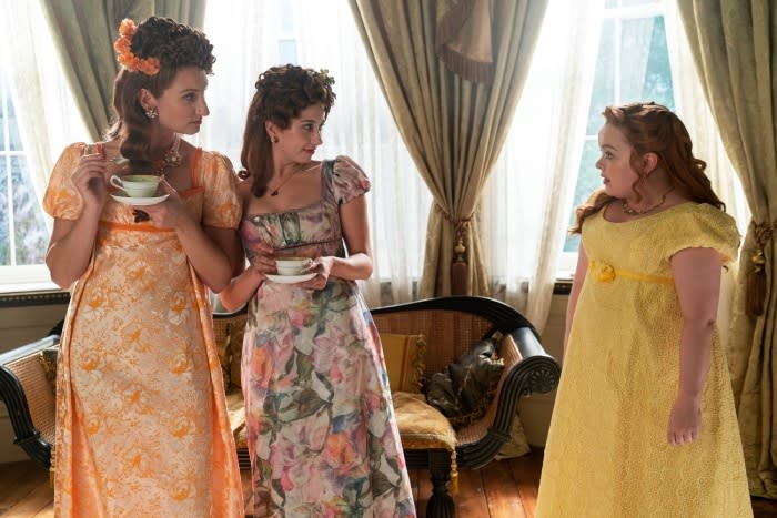 Penelope no se lleva bien con sus hermanas Prudence y Philippa, en la novela tienen una hermana pequeña llamada Felicity con la que está muy unida
