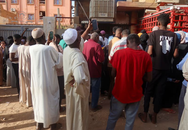 Residents and displaced people try to access the internet via Starlink in the city of Omdurman