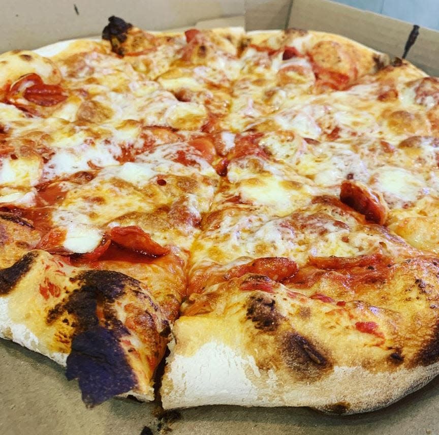 Mario the Baker has been serving delicious pizza and Italian cuisine in Royal Palm Beach since 2001. Before that they operated stores in North Miami and Sunrise.