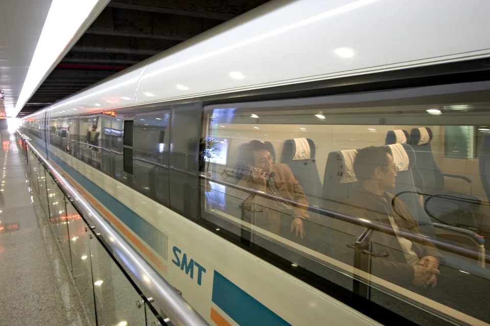 <p>Existen trenes maglev en otras partes del mundo, también en Europa, como los de Birmingham o el de Berlín. Sin embargo, ninguno de ellos viaja tan rápido como el de Shanghái. (Foto: James Leynse / Corbis / Getty Images).</p> 