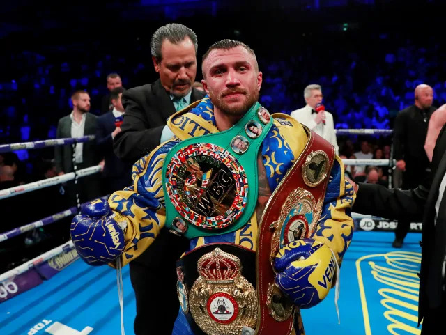 Vasyl Lomachenko perdi&#xf3; sospresivamente sus t&#xed;tulos ante Te&#xf3;fimo L&#xf3;pez en octubre de 2020. Tras su regreso triunfal en 2021, ahora busca una pelea contra el multicampe&#xf3;n George Kambosos Jr. (Reuters/Andrew Couldridge)