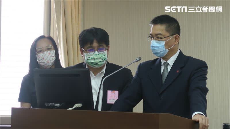 內政部長徐國勇赴立法院進行城中城大火後如何提升老舊社區安全的專案報告。（圖／記者盧素梅攝影)