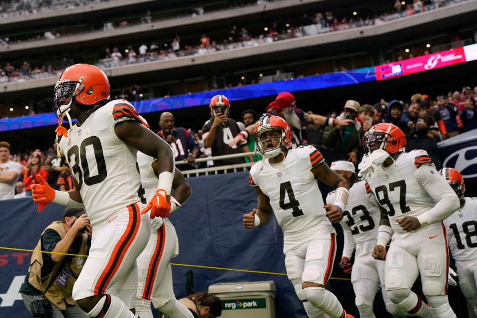 Cleveland Browns quarterback Deshaun Watson (4) runs onto the field with his team for an NFL football game between the Cleveland Browns and Houston Texans in Houston, Sunday, Dec. 4, 2022,. (AP Photo/Eric Gay)