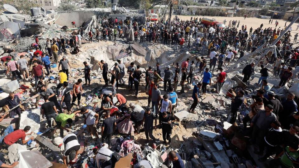 PHOTO: Palestinians search for casualties at the site of an Israeli strike on a house during the ongoing Israeli-Palestinian conflict, in Khan Younis in the southern Gaza Strip Oct. 19, 2023. (Mohammed Salem/Reuters)