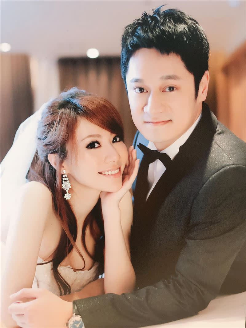 王瀅2010年與南國建設小開楊立傑結婚。（圖／翻攝臉書）
