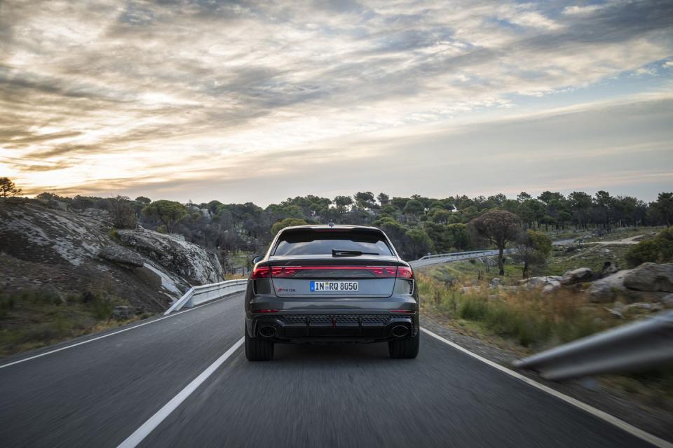 2025 audi rs q8 performance