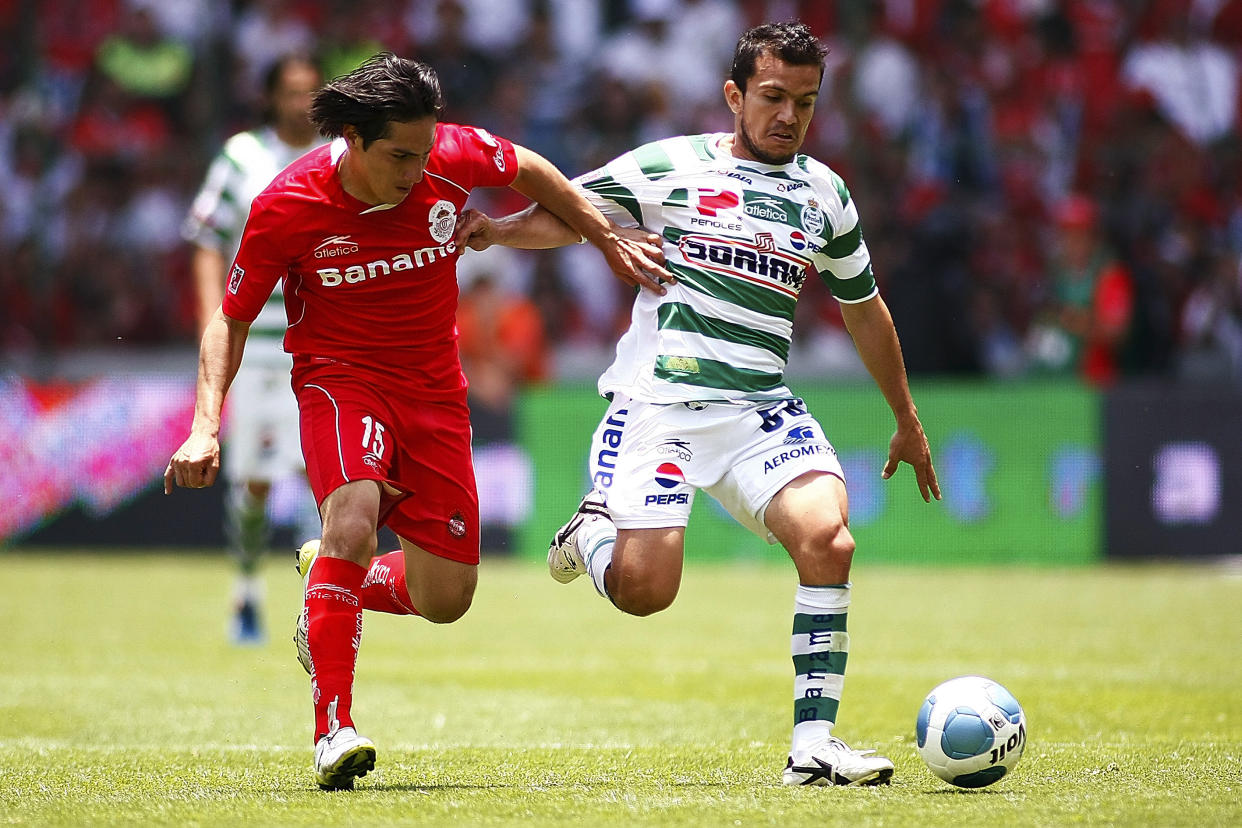 TOLUCA, MEXICO - MAY 23: Santos player Juan Pablo Rodriguez (R) vies for the ball with Antonio Rios (L) of Toluca during their final match as part of the 2010 Bicentenary Tournament in the Mexican Football League at the Nemesio Diez Stadium on May 23, 2010 in Toluca, Mexico (Photo by Gerardo Zavala/LatinContent/Getty Images)