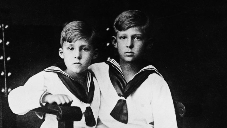 Infante Alfonso (left) and Juan Carlos as children in sailor suits