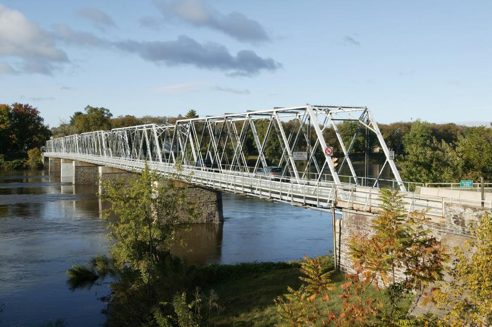 Residents on both sides of the Delaware River near Washington Crossing vowed to fight the Delaware River Joint Toll Bridge Commission if it concludes that the bridge linking Pa. with New Jersey at the historic crossing site is to be replaced with a larger span. The commission said  a decision is years away.