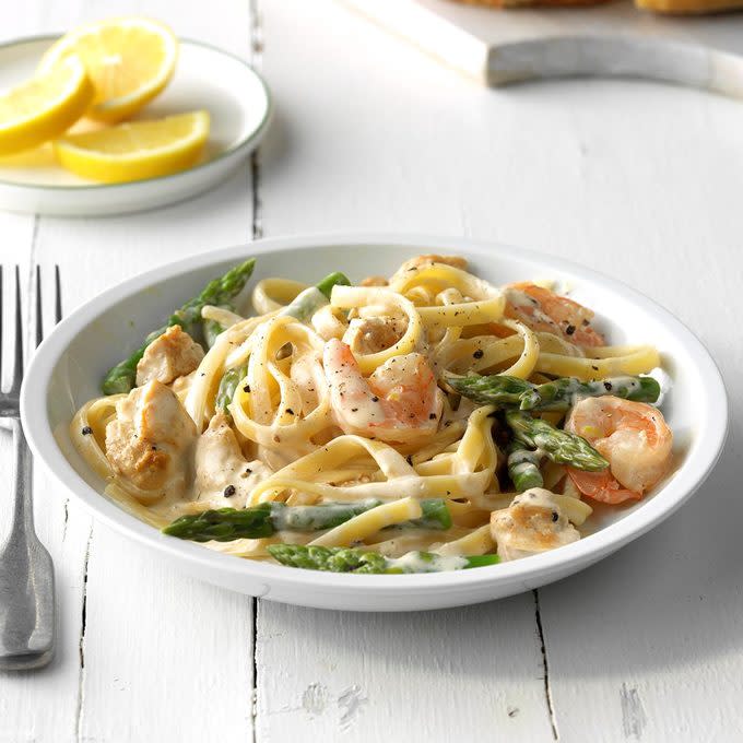 Chicken And Shrimp With Lemon Cream Sauce Exps Sdjj18 79997 C02 08 5b 4