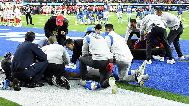 Donald Parham suffers horror head trauma during the Chiefs vs