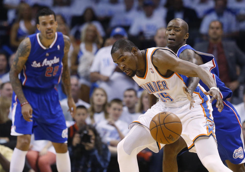 Los Angeles Clippers guard Jamal Crawford knocks the ball away from Oklahoma City Thunder forward Kevin Durant (35) in the second quarter of Game 5 of the Western Conference semifinal NBA basketball playoff series in Oklahoma City, Tuesday, May 13, 2014. (AP Photo)