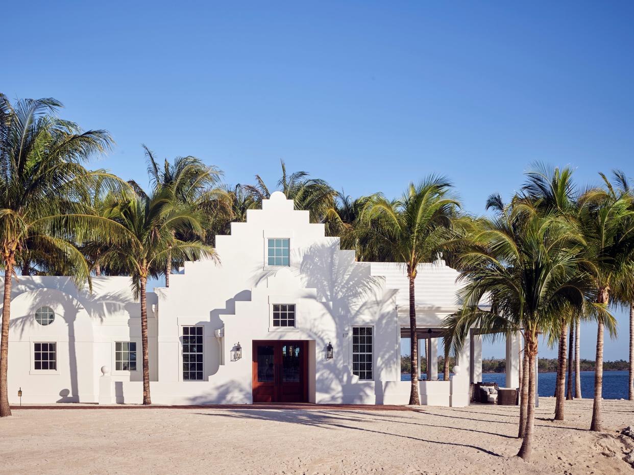 <p>A side-view of the hotel’s restaurant, which overlooks the sea</p> (Isla Bella)