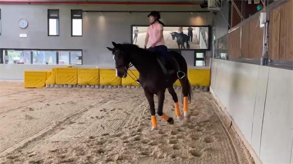 家人鼓勵、甩開墜馬惡夢　聽障生奪全國馬術賽冠軍