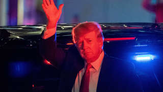 Former U.S. President Donald Trump arrives at Trump Tower the day after FBI agents raided his Mar-a-Lago Palm Beach home, in New York City, U.S., August 9, 2022. REUTERS/David 'Dee' Delgado - RC2CTV9N4UVX