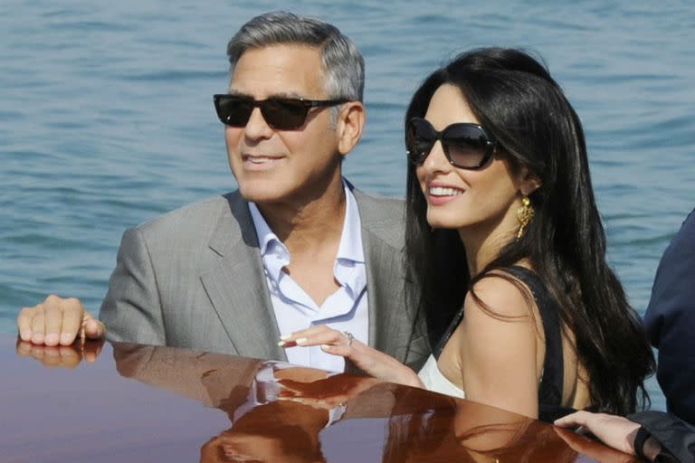 George Clooney y Amal llegando a Venecia para su casamiento