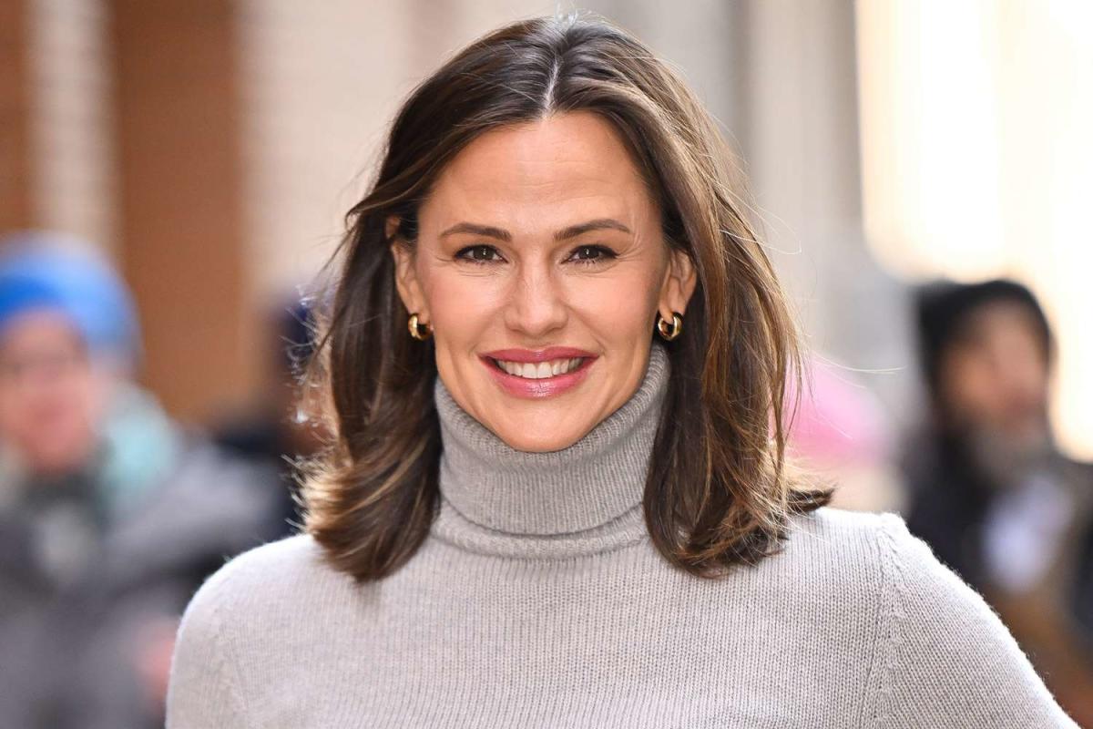 Jennifer Garner Danced With the Rockettes for Pal Reese Witherspoon