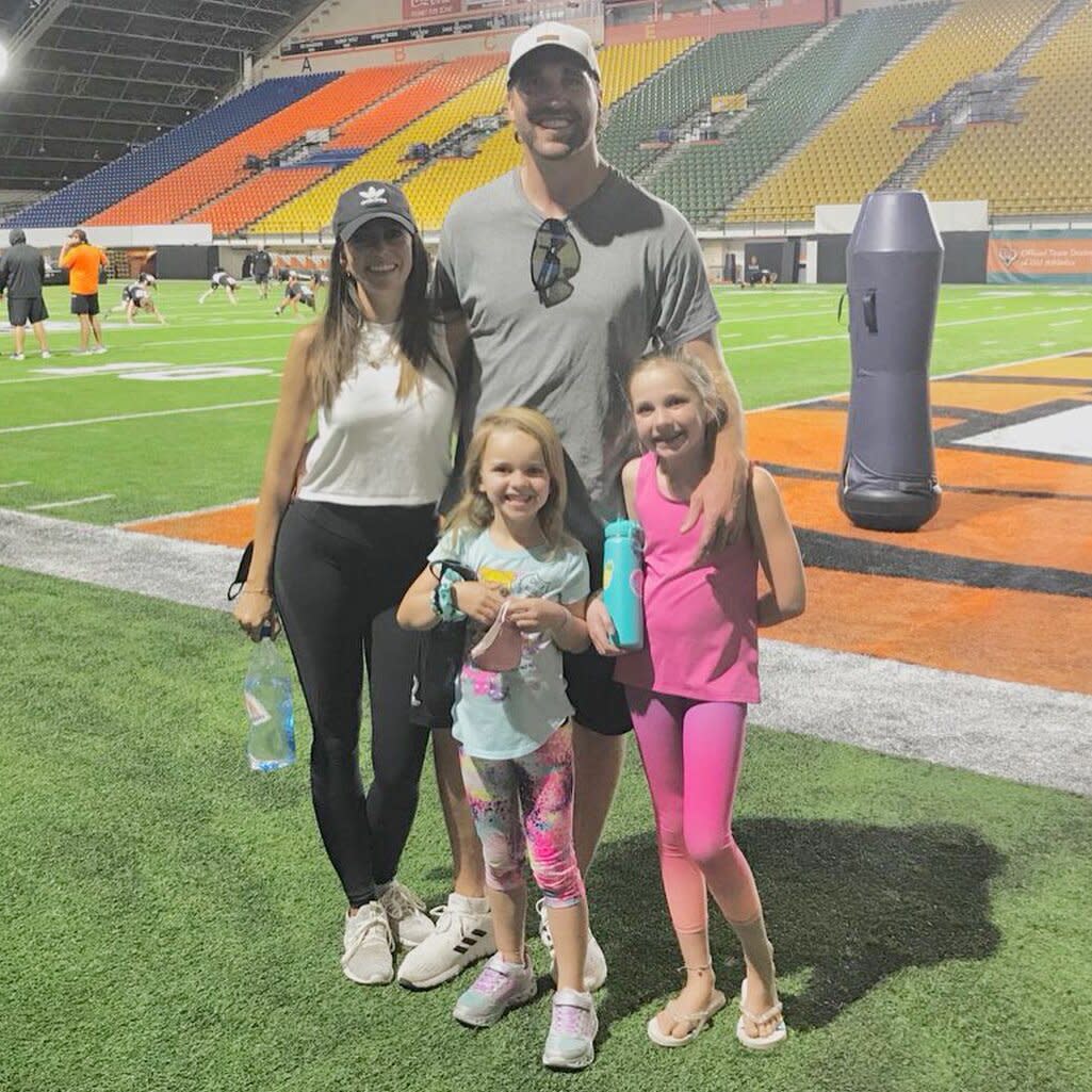 Former NFL Star Jared Allen Says Teaching His 2 Daughters 'Self-Confidence' Is His 'Number 1' Goal.  https://www.instagram.com/jaredallen69/.
