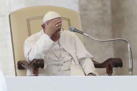 Pope Francis leads the weekly audience in Saint Peter's square at the Vatican, October 14, 2015. REUTERS/Stefano Rellandini