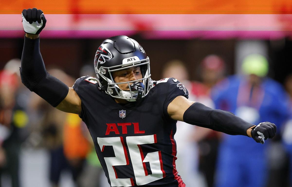 Atlanta Falcons starting nickel CB Isaiah Oliver out for season with knee  injury 