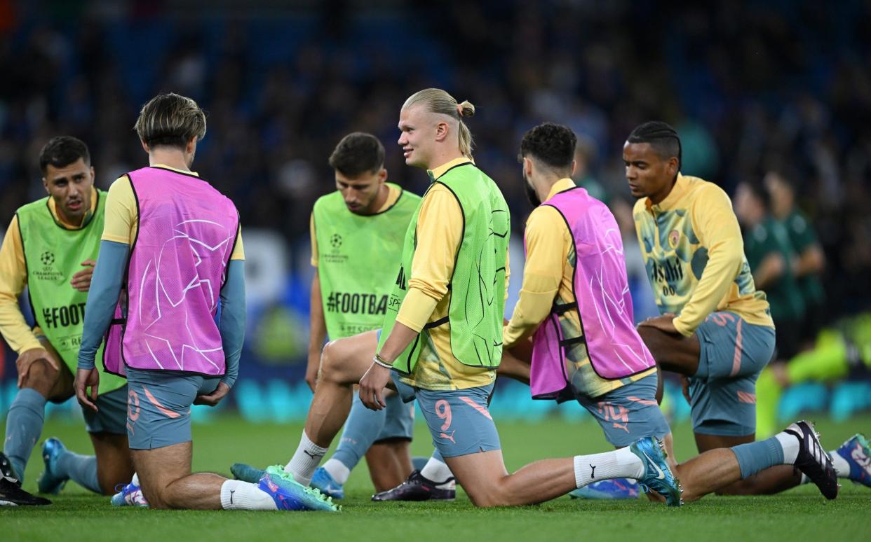 Erling Haaland and Man City warm up before the match against Inter