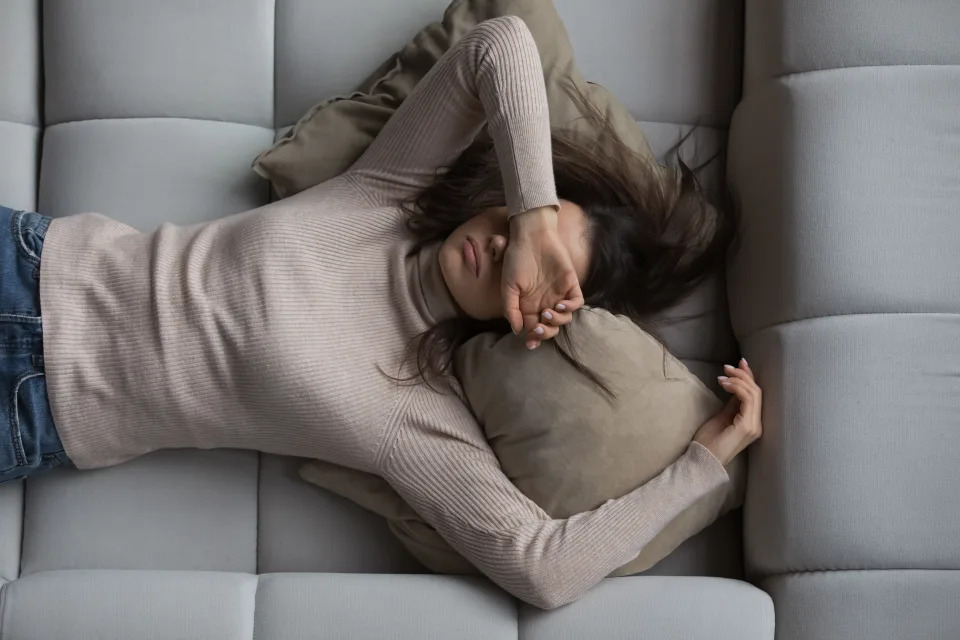 El agotamiento, la fatiga y los malos hábitos de sueño son factores determinantes en la falta de deseo y la disposición para el sexo. (Getty Creative)