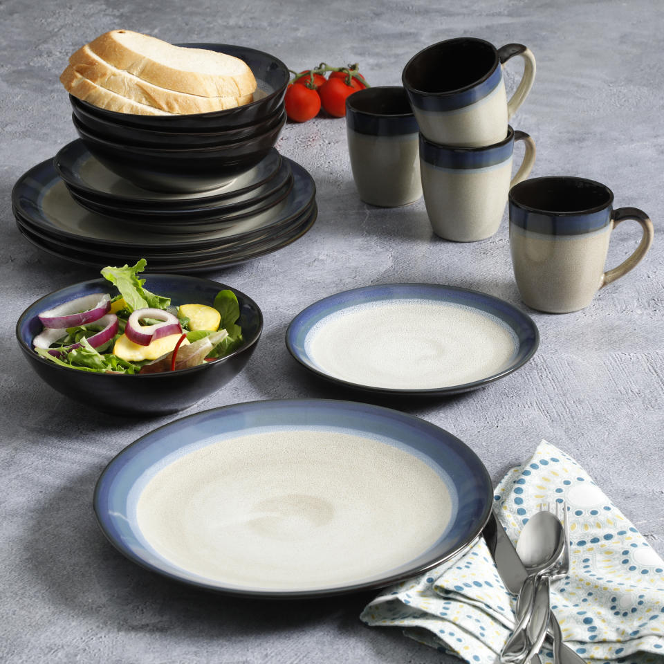 Gibson Home Terra Bella Blue 16-Piece Dinnerware Set (Photo: Walmart)