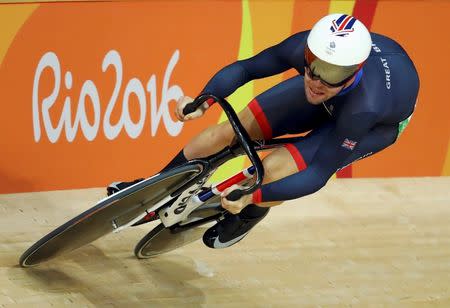 2016 Rio Olympics - Cycling Track - Final - Men's Omnium Flying Lap 250m Time Trial - Rio Olympic Velodrome - Rio de Janeiro, Brazil - 15/08/2016. Mark Cavendish (GBR) of Britain competes. REUTERS/Paul Hanna