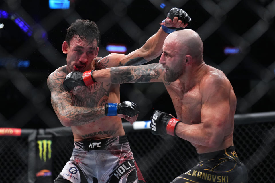 LAS VEGAS, NEVADA - JULY 02: Alexander Volkanovski of Australia punches Max Holloway in the UFC featherweight championship fight during the UFC 276 event at T-Mobile Arena on July 02, 2022 in Las Vegas, Nevada. (Photo by Chris Unger/Zuffa LLC)