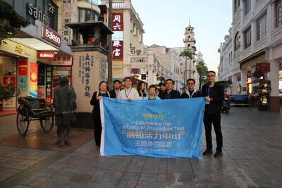 On December 7, at the Pedestrian Street of West Road SunWen, visiting groups experiencing the historical changes of Zhongshan Commercial Street with a history of a hundred of years