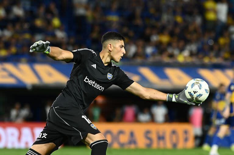 Leandro Brey reemplazó a Javier García en el minuto 72 del partido en que Boca venció a Racing por 4 a 2; tiene total apoyo del presidente Riquelme