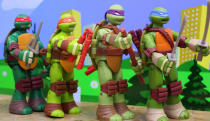 Die Ninja Turtles beruhen auf Comics, wurden später aber in einer Fernsehserie zum Leben erweckt. Kein Wunder, dass alle Kinder fortan mit den witzigen Figuren spielen wollten, um wilde Kampfszenen auch zu Hause nachzustellen.